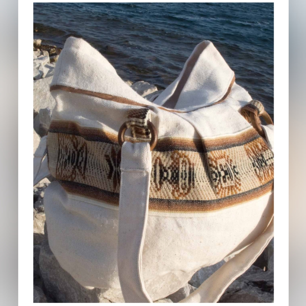 CLASH, shoulder tote.